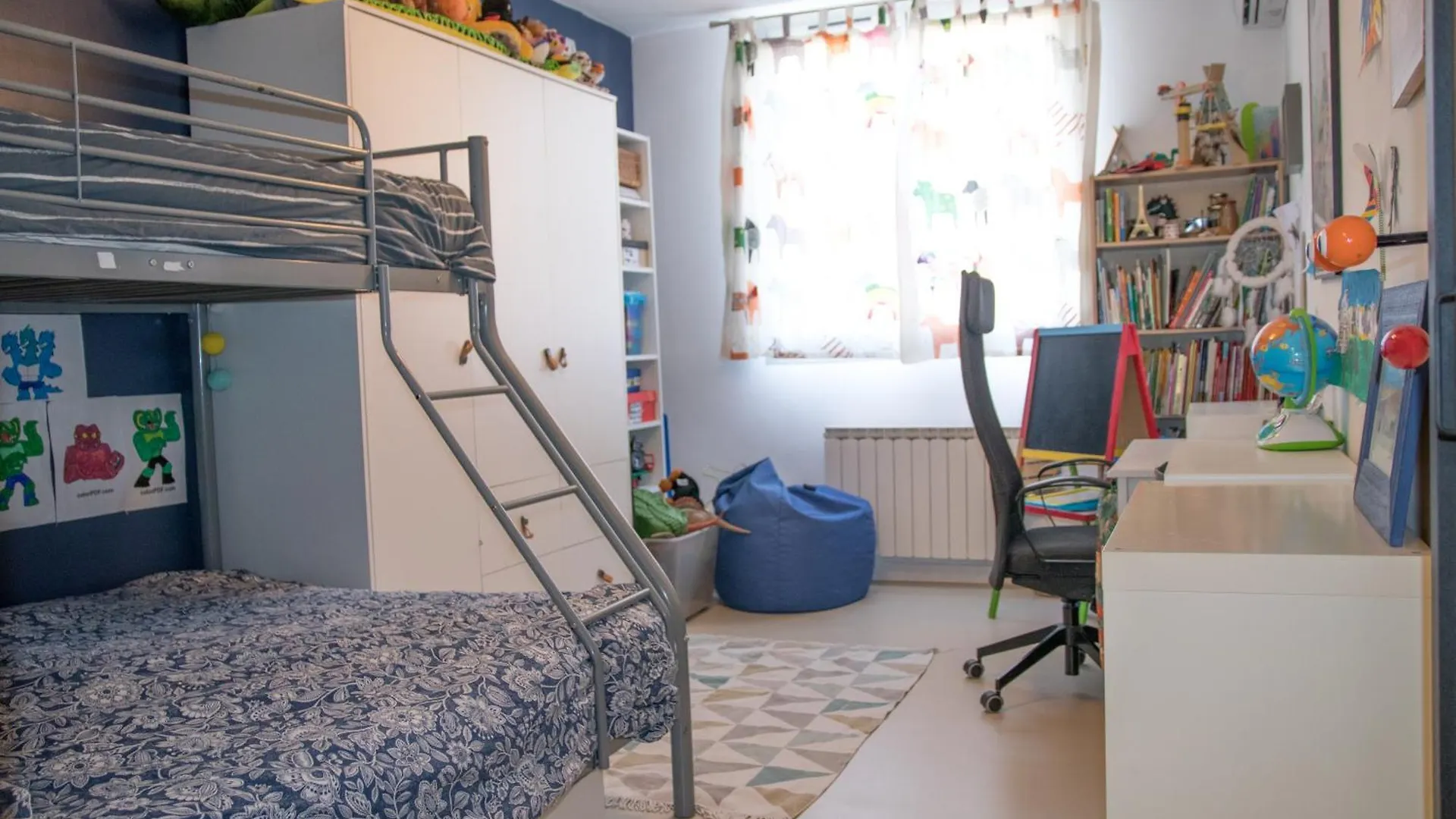 Le Rambot - Appartement De Charme Avec Grande Terrasse Parking Centre Ville - Proche Bellegarde Aix-en-Provence 0*,  France
